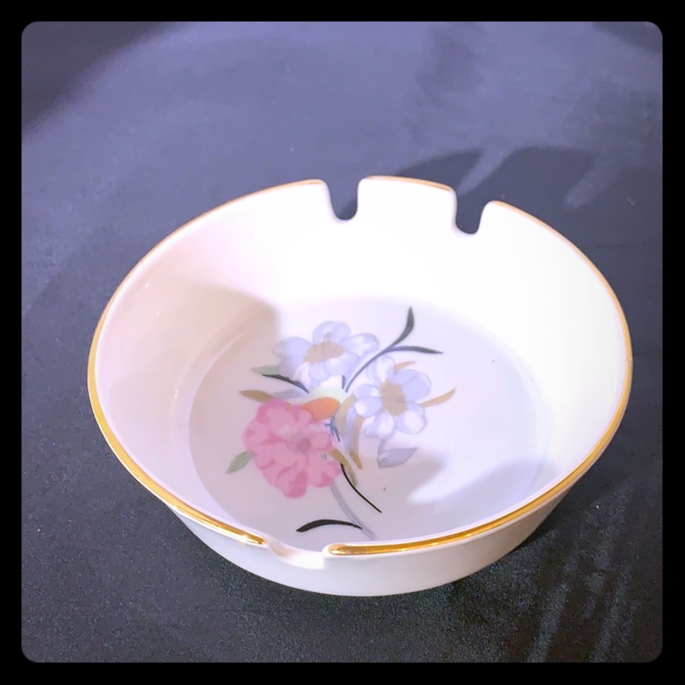 Porcelain ashtray. Hand painted.